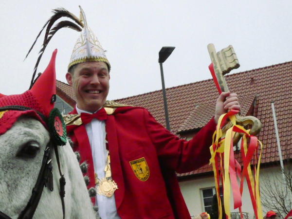 Mit Glückwünschen überhäuft wurde das Kranzkönigspaar Carsten und Mareike Strunz.  