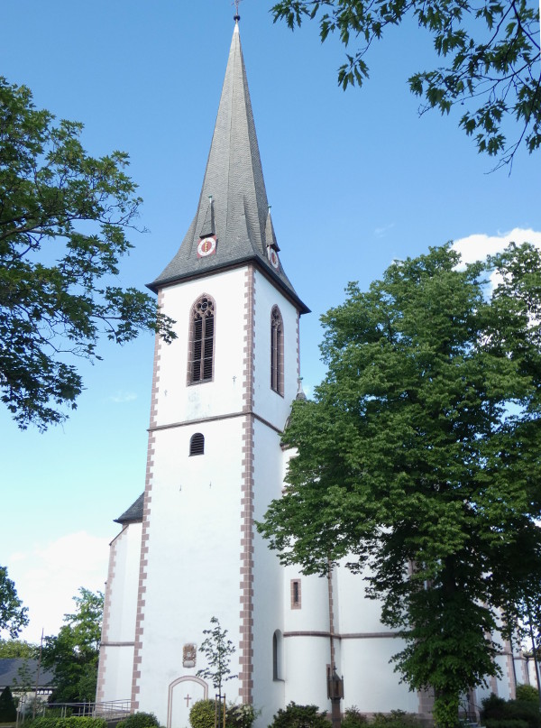 Die neugotische Hallenkirche St. Joseph in Westenholz wurde 1974 renoviert