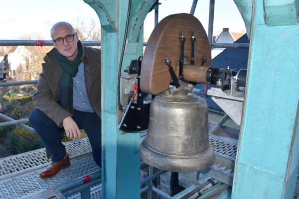 Klang der Glocke ist fröhlich und macht fröhlich