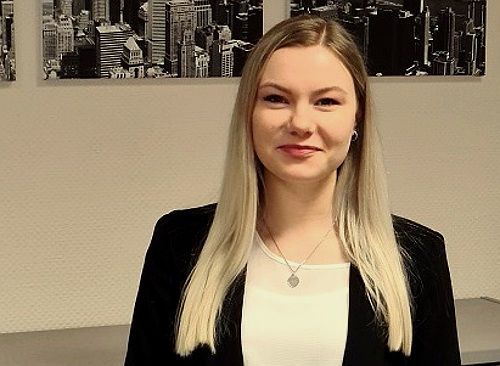 Leoni Schlatt ist aktuell als Trainee im Controlling der Stadtsparkasse eingesetzt. Leoni Schlatt ist aktuell als Trainee im Controlling der Stadtsparkasse eingesetzt.