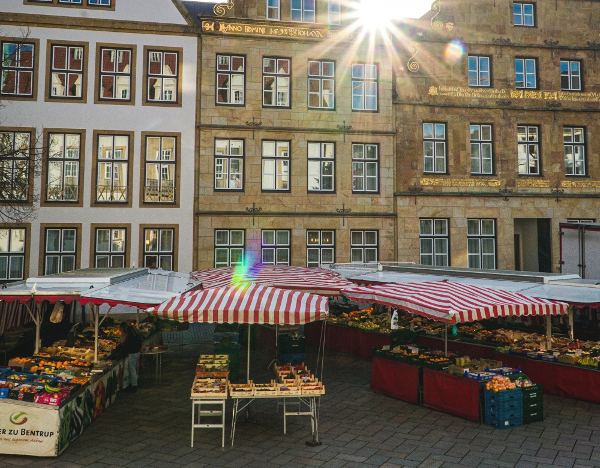 Wochenmarkt startet mit acht Händlern Wochenmarkt startet mit acht Händlern