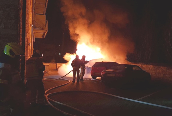 Polizei ermittelt nach Autobränden wegen Brandstiftung